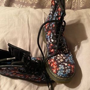 Dr Martin flower boots